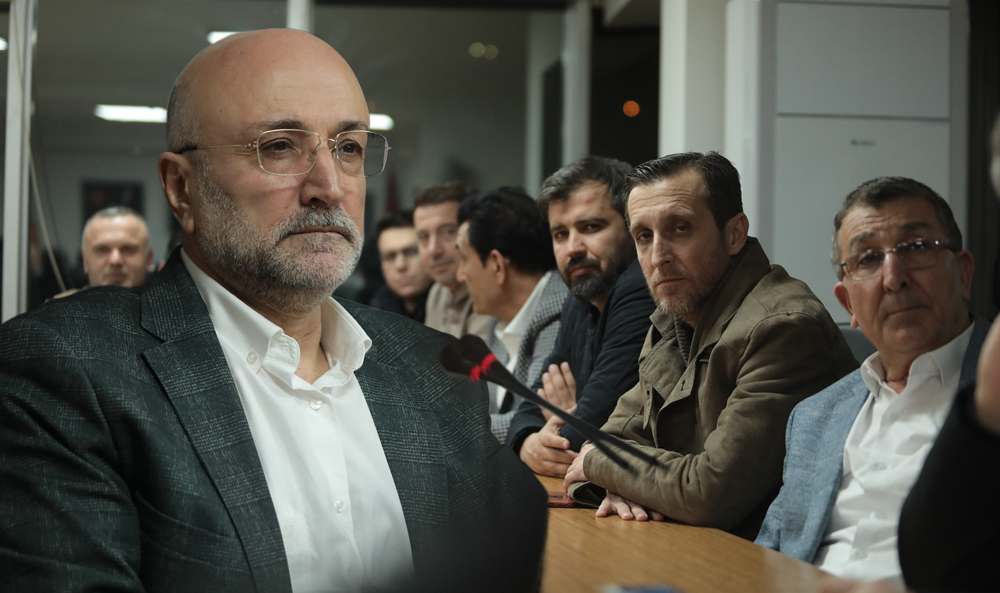 AK DAVADA YOĞUN MESAİ BAŞKAN ŞAHİN VE EKİBİ ÇALIŞIYOR