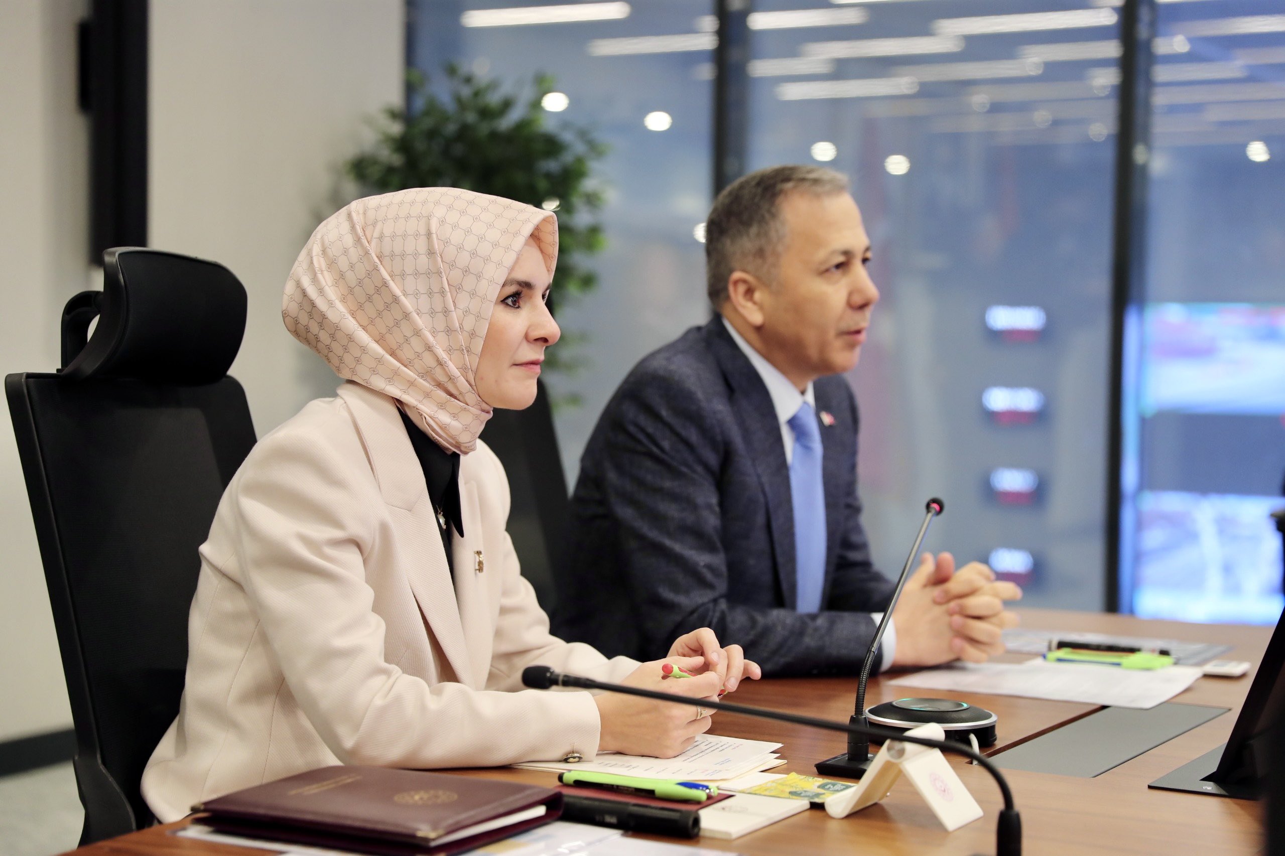 DEVLET ANA AİLE POLİTİKALARI  İÇİN BAKANLARLA BİR ARAYA GELDİ