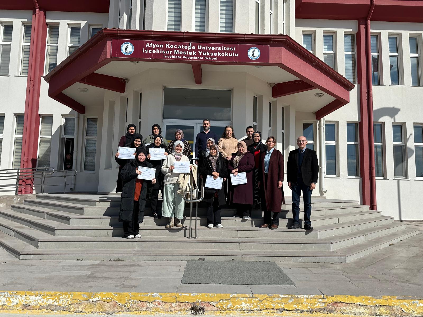 İSCEHİSAR’DA KADINLARIN YARATICI  YETENEKLERİ TAKI TASARIMIYLA BULUŞTU