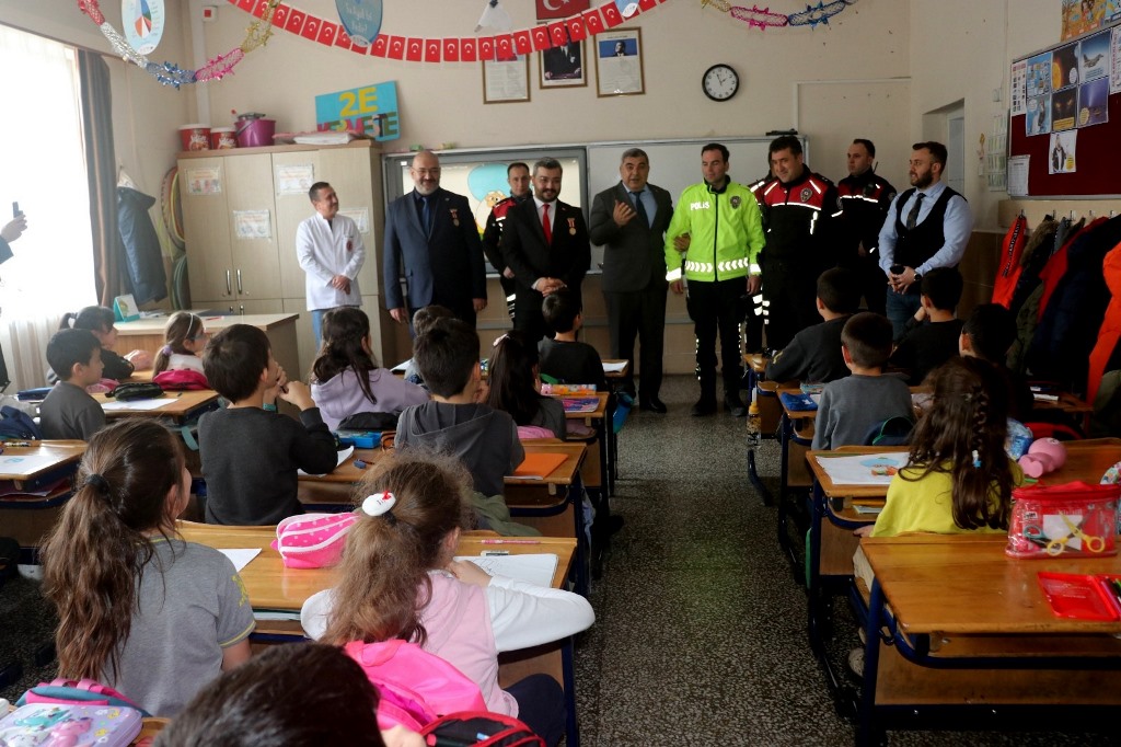 POLİS VE GAZİLERDEN EN ANLAMLI DERS