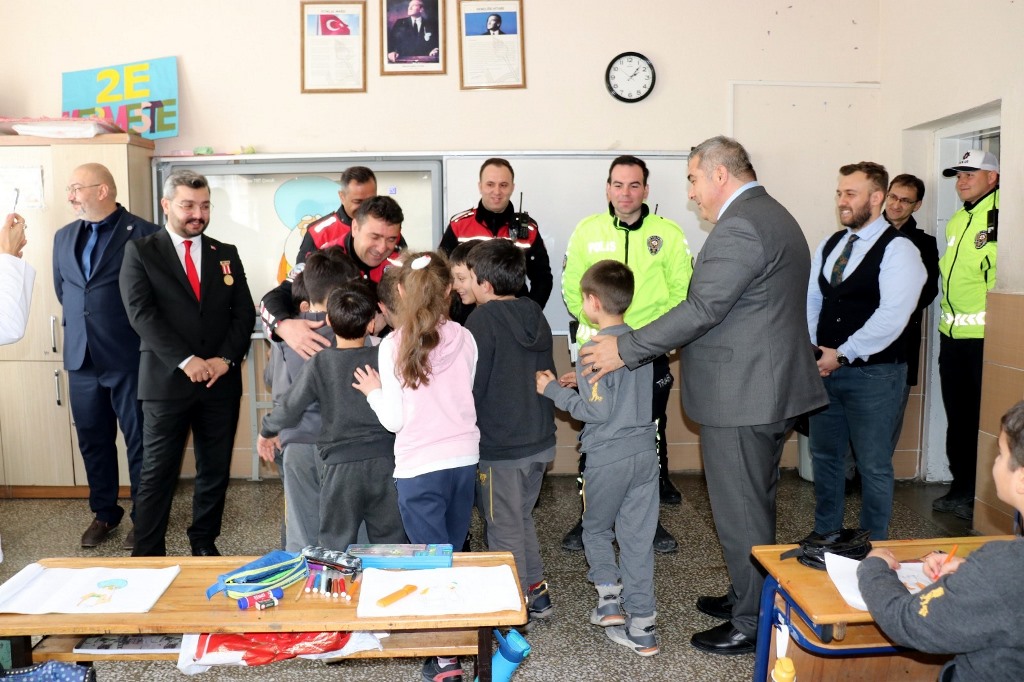 POLİS VE GAZİLERDEN EN ANLAMLI DERS