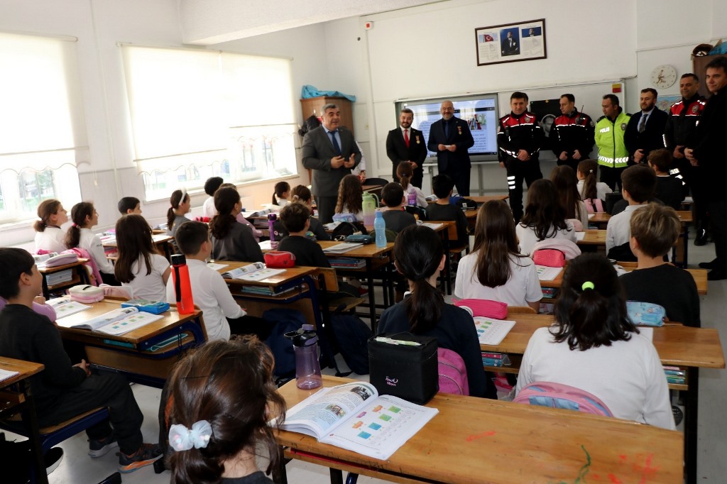 POLİS VE GAZİLERDEN EN ANLAMLI DERS