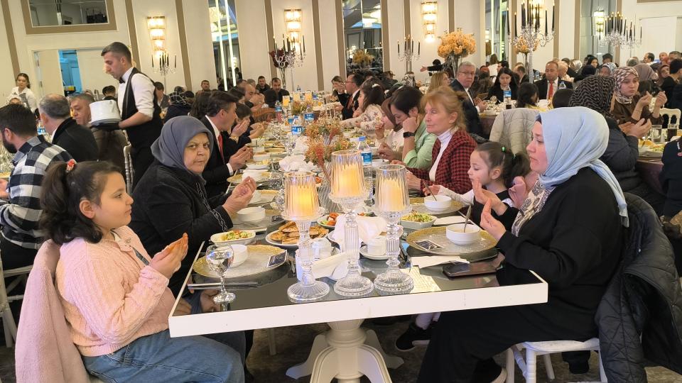 BAŞKAN KÖKSAL, ŞEHİT AİLELERİ  İLE İFTAR PROGRAMINDA BULUŞTU
