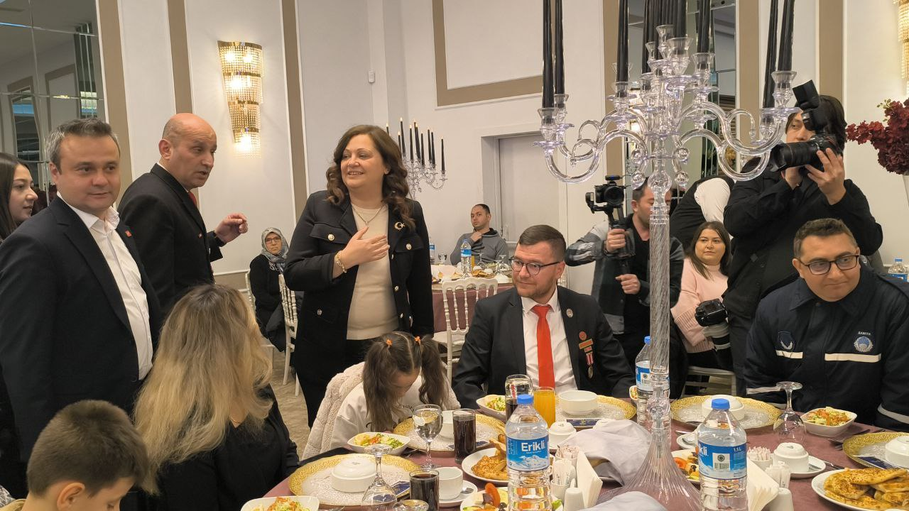 BAŞKAN KÖKSAL, ŞEHİT AİLELERİ  İLE İFTAR PROGRAMINDA BULUŞTU