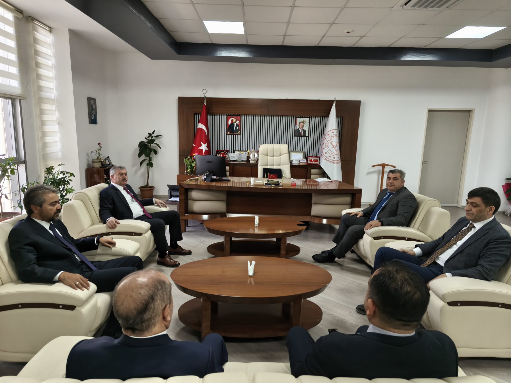 AFYON’UN EĞİTİMİ İÇİN  YENİ PROJELER GÖRÜŞÜLDÜ