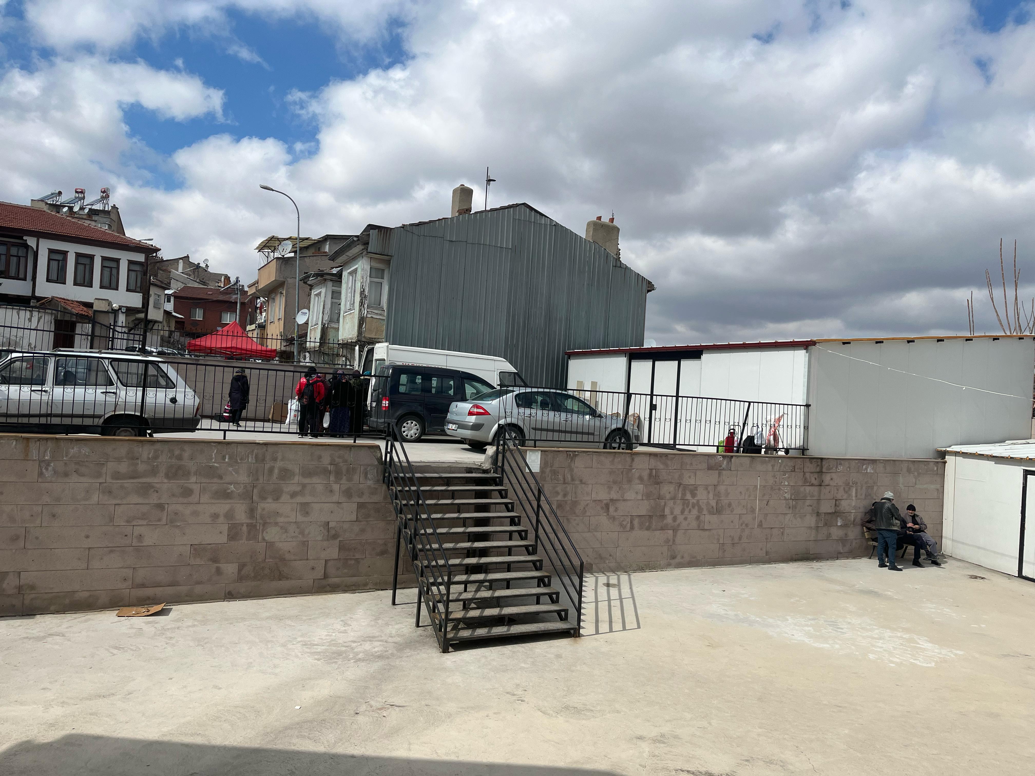 Yarım Elma 2.500 İhtiyaç Sahibi Aileye Yardım Sağlıyor