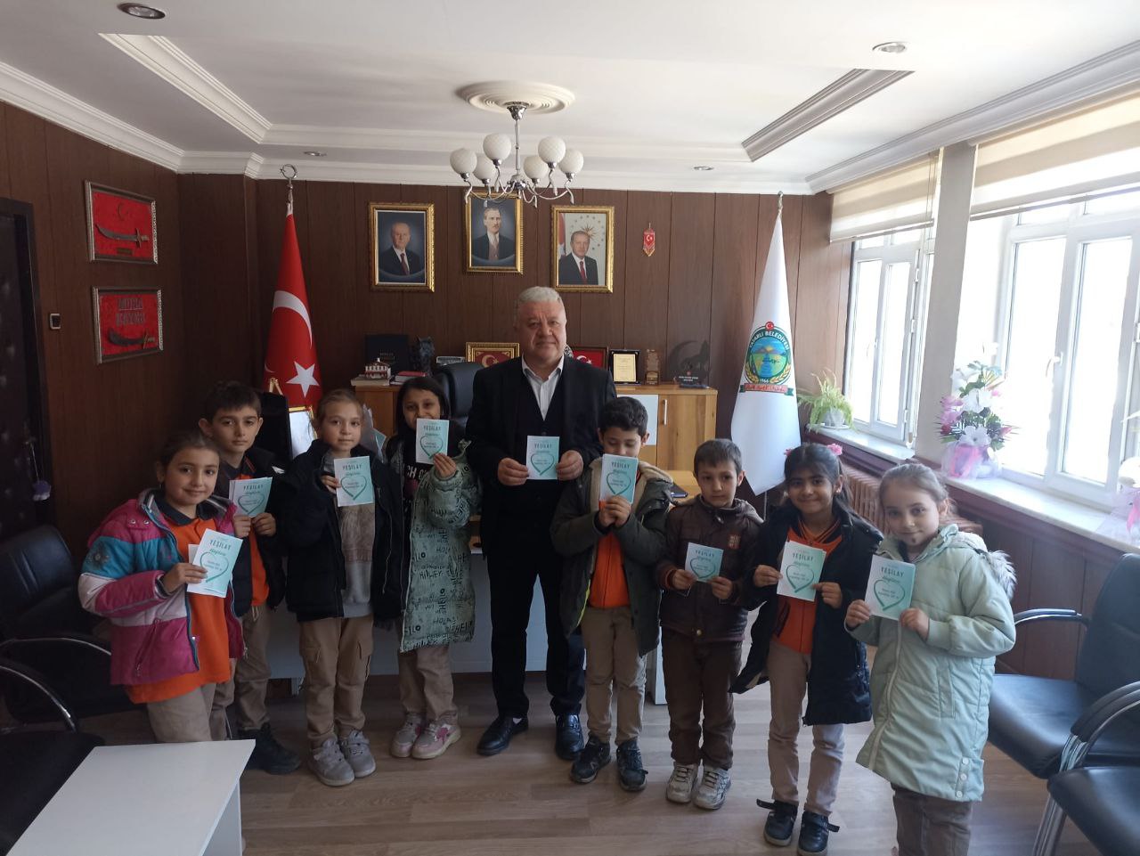 “Hayata Değil, Bağımlılığa Dur De” Miniklerden, Tatarlı Belediye Başkanı Musa Kayer’e Yeşilay Haftası Ziyareti
