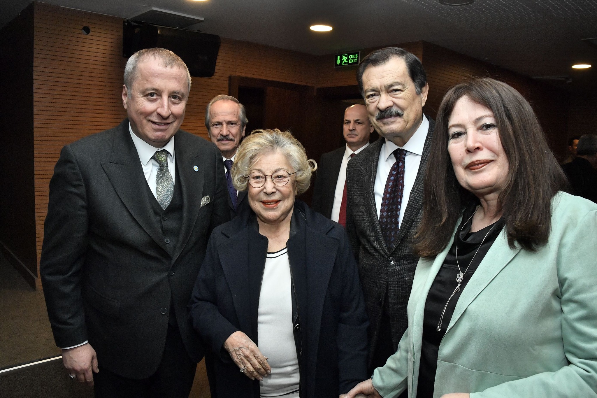 İYİ PARTİ’DE KADINA VERİLEN DEĞERİN  FOTOĞRAFINI BAŞARILI SİYASİ İSİM OLGUN PAYLAŞTI