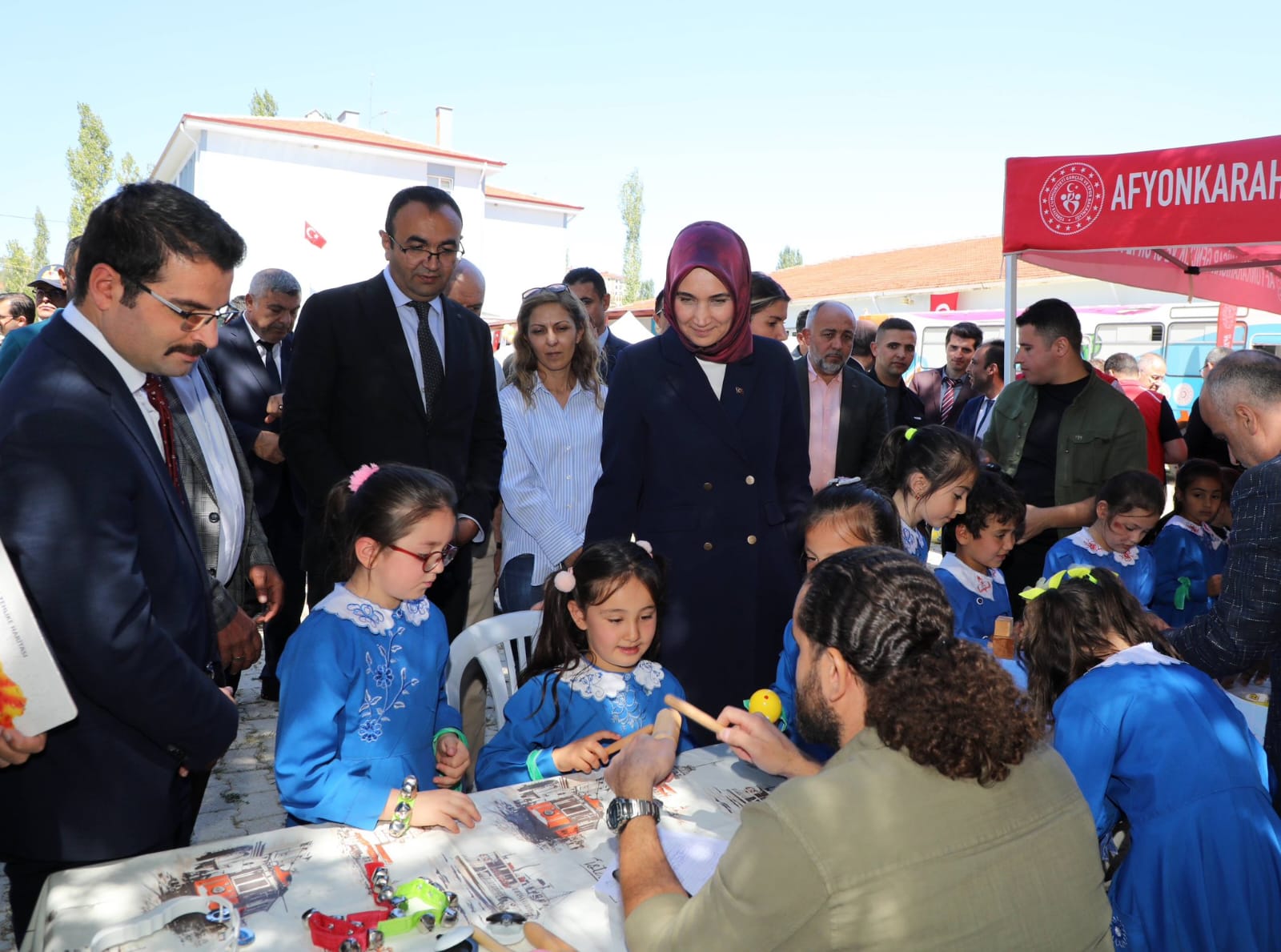 Devletin Merhametini ve Şefkatini Kadın Yönetici Olarak Herkese Gösteriyor