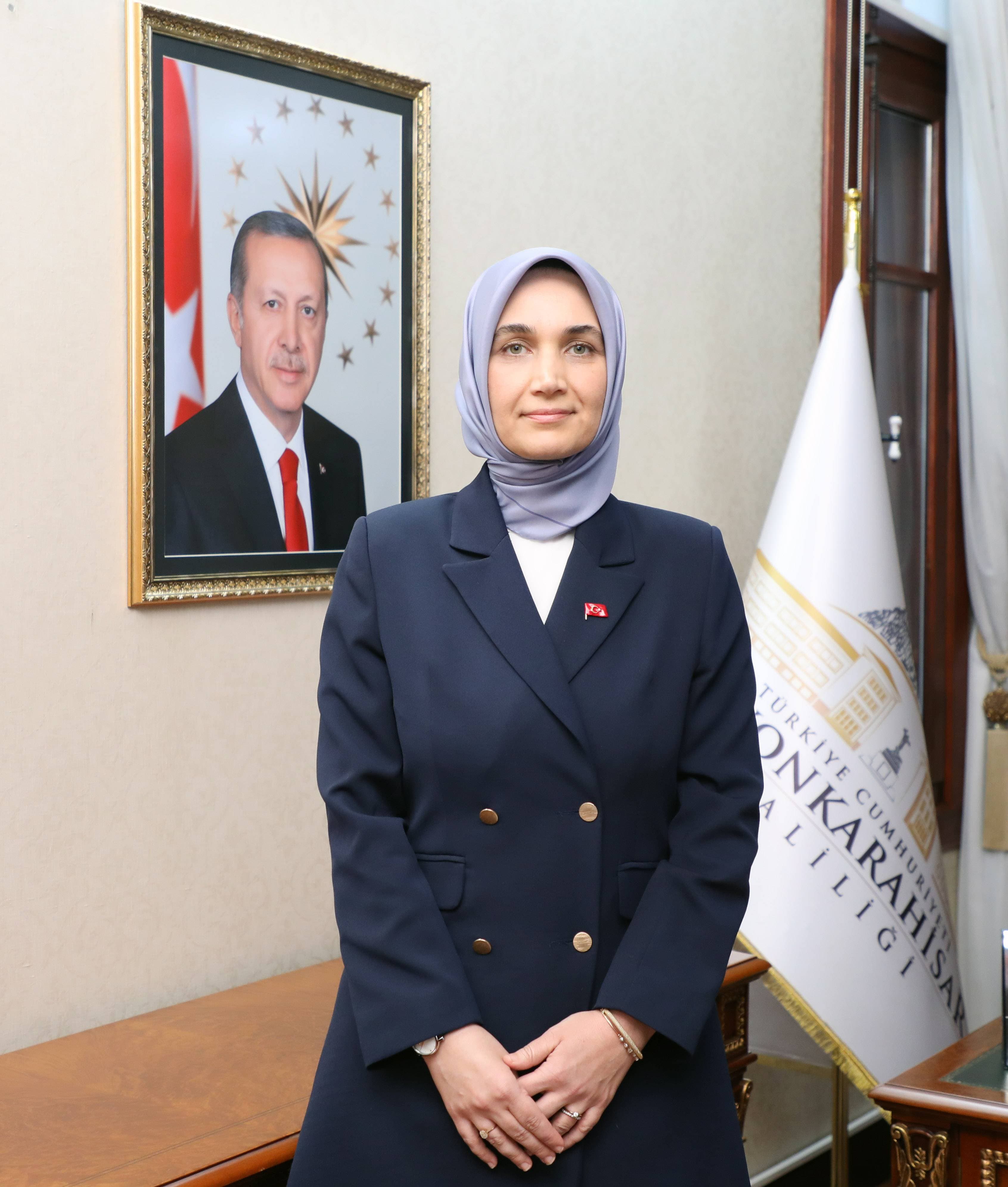 Devletin Merhametini ve Şefkatini Kadın Yönetici Olarak Herkese Gösteriyor