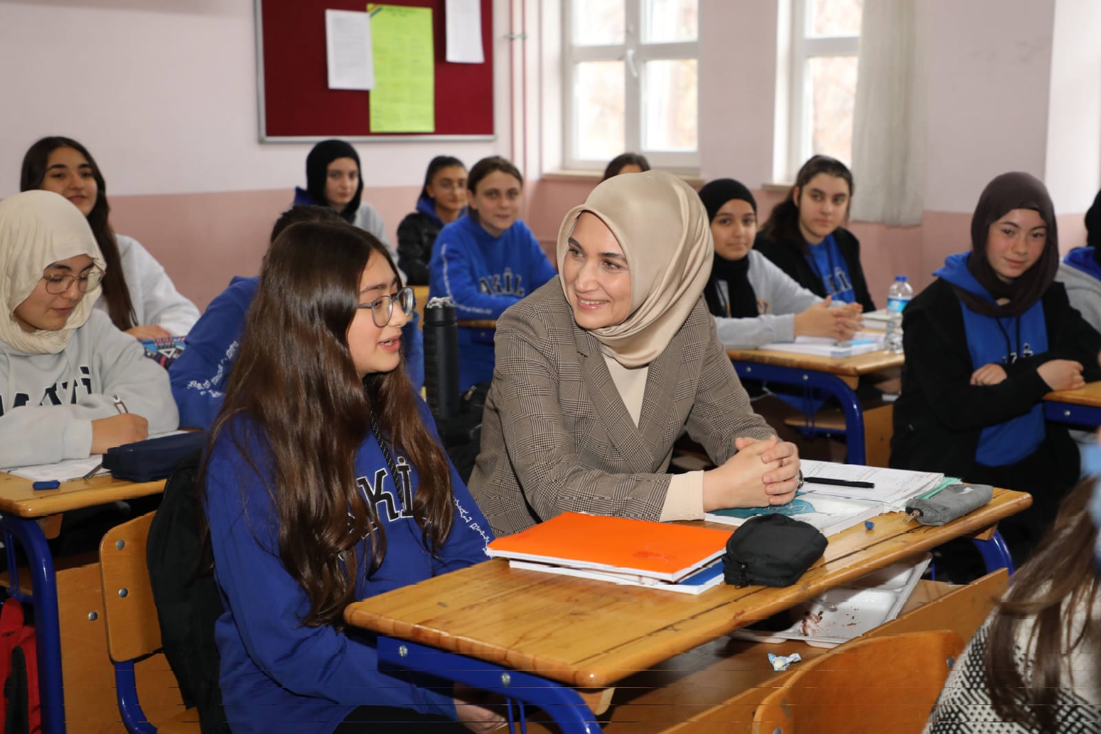 Devletin Merhametini ve Şefkatini Kadın Yönetici Olarak Herkese Gösteriyor