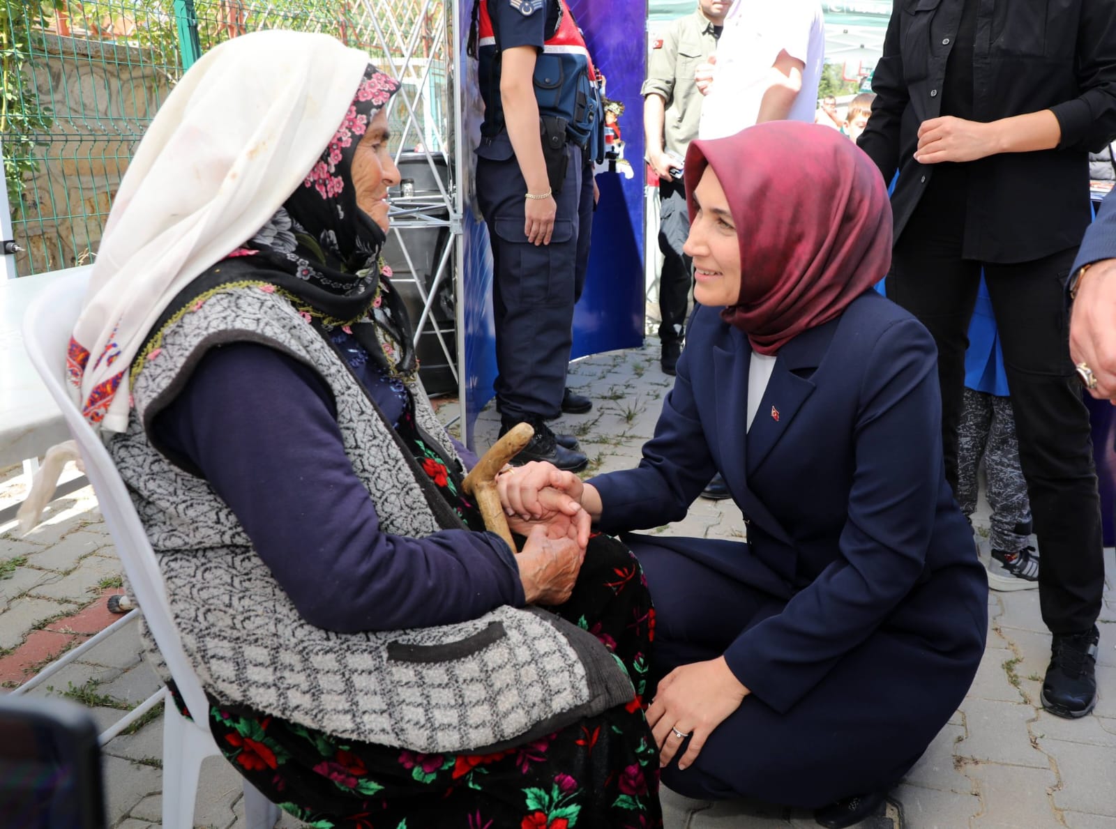 Devletin Merhametini ve Şefkatini Kadın Yönetici Olarak Herkese Gösteriyor