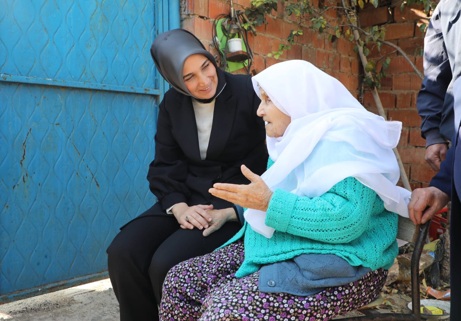 Devletin Merhametini ve Şefkatini Kadın Yönetici Olarak Herkese Gösteriyor