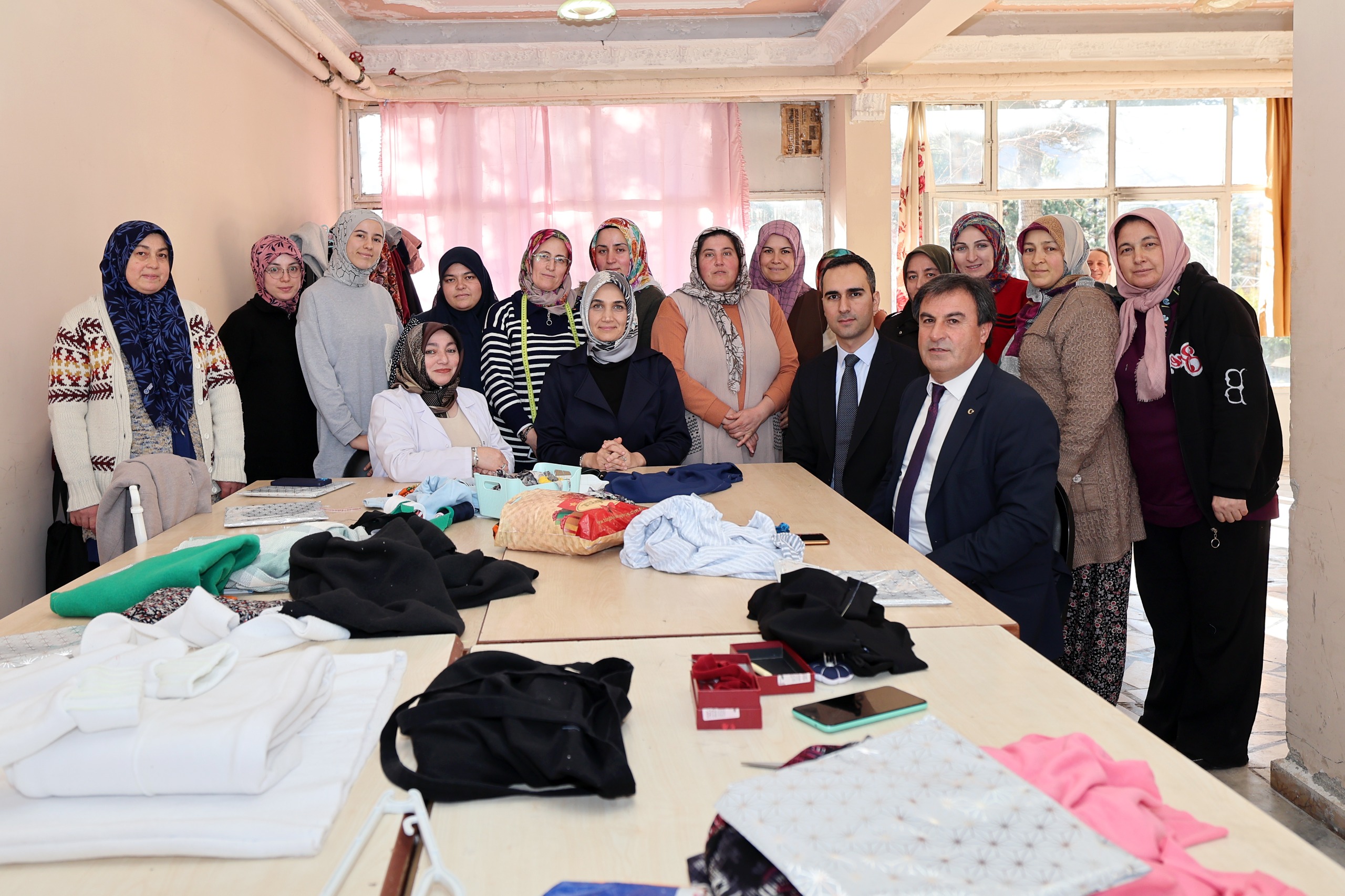 Devletin Merhametini ve Şefkatini Kadın Yönetici Olarak Herkese Gösteriyor