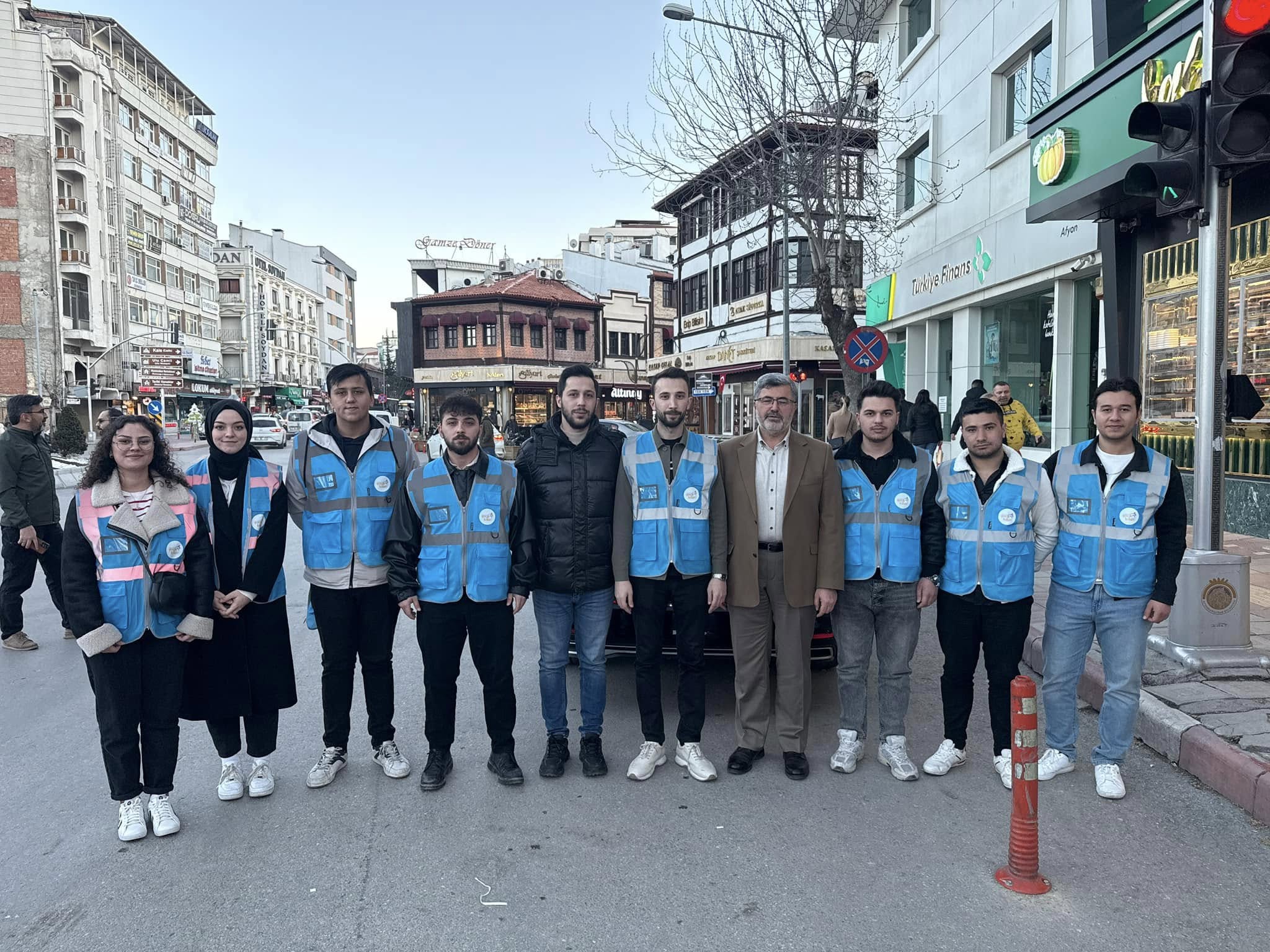 MİLLETVEKİLİ ÖZKAYA’DAN AK DAVANIN MUTFAĞINDAKİ GENÇLERE TAM DESTEK