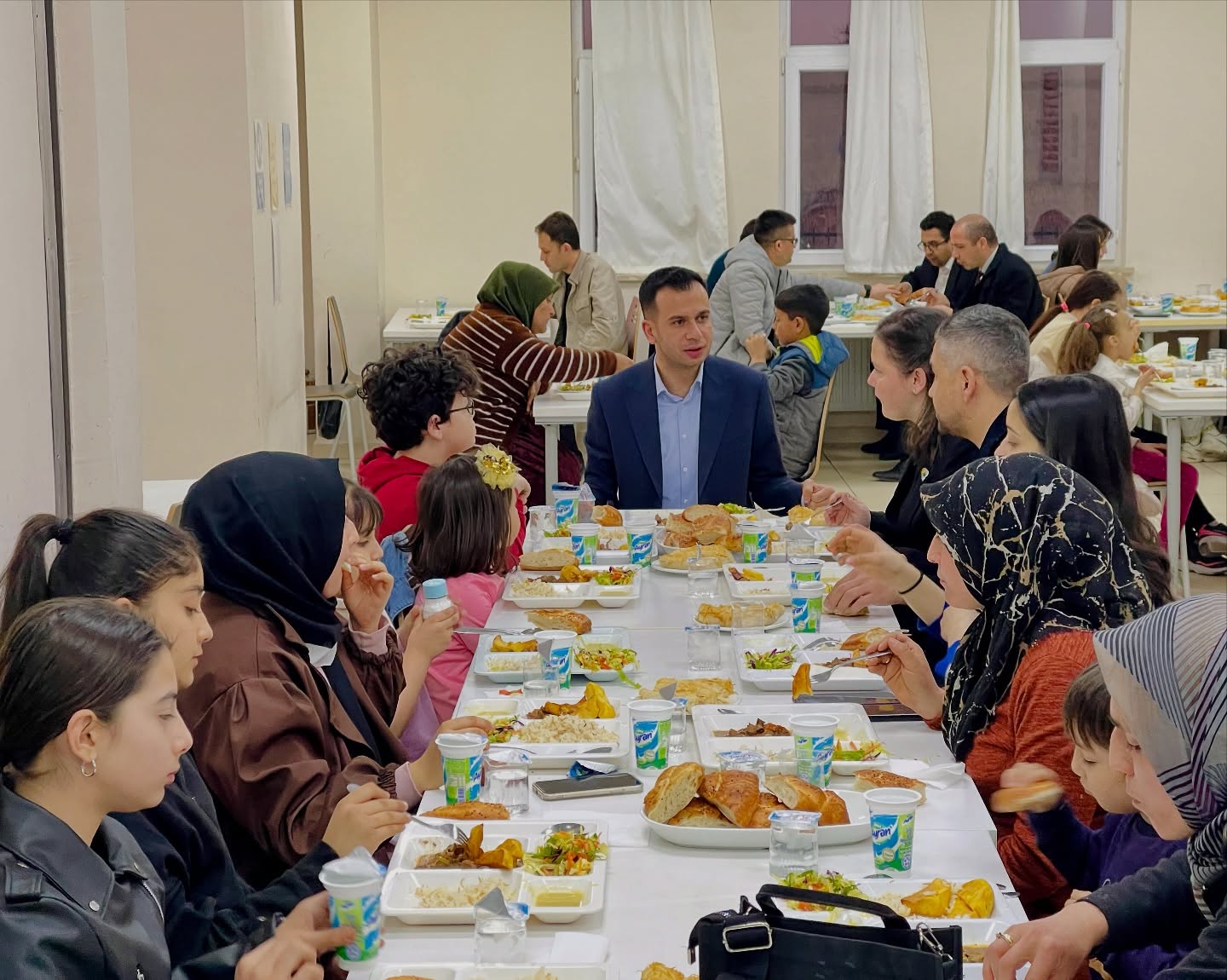 KAYMAKAM ASLAN  ÖĞRENCİLERLE RAMAZAN SOFRASINDA BULUŞTU
