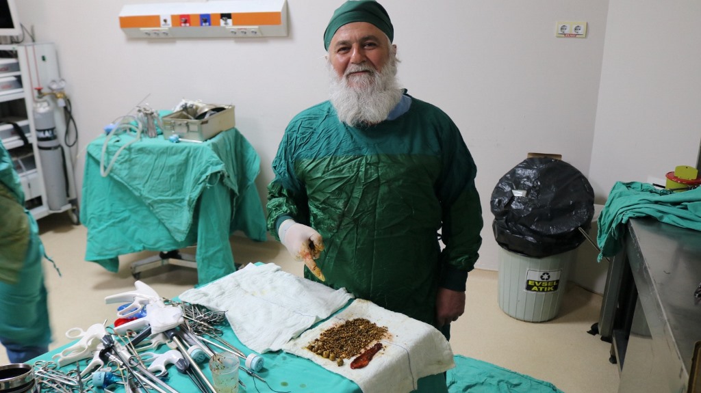 GENEL CERRAHİ UZMANI OP. DR. HAYATİ UMAÇ’TAN ÖNEMLİ BİR AMELİYAT BAŞARISI!