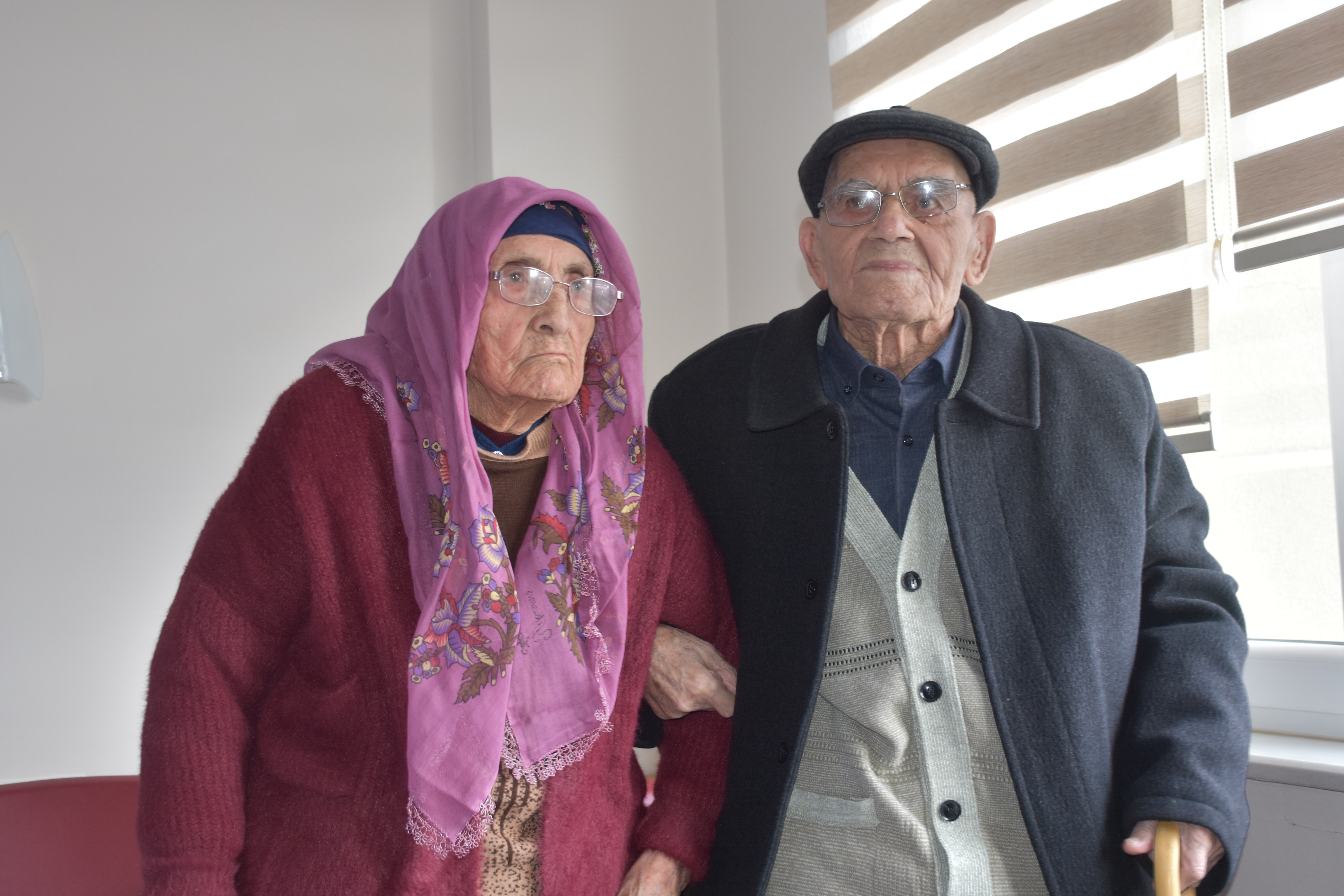 Huzurevinin 67 Yıllık Evli Çifti, Birbirlerine Olan Sevgileriyle Örnek Gösteriliyor