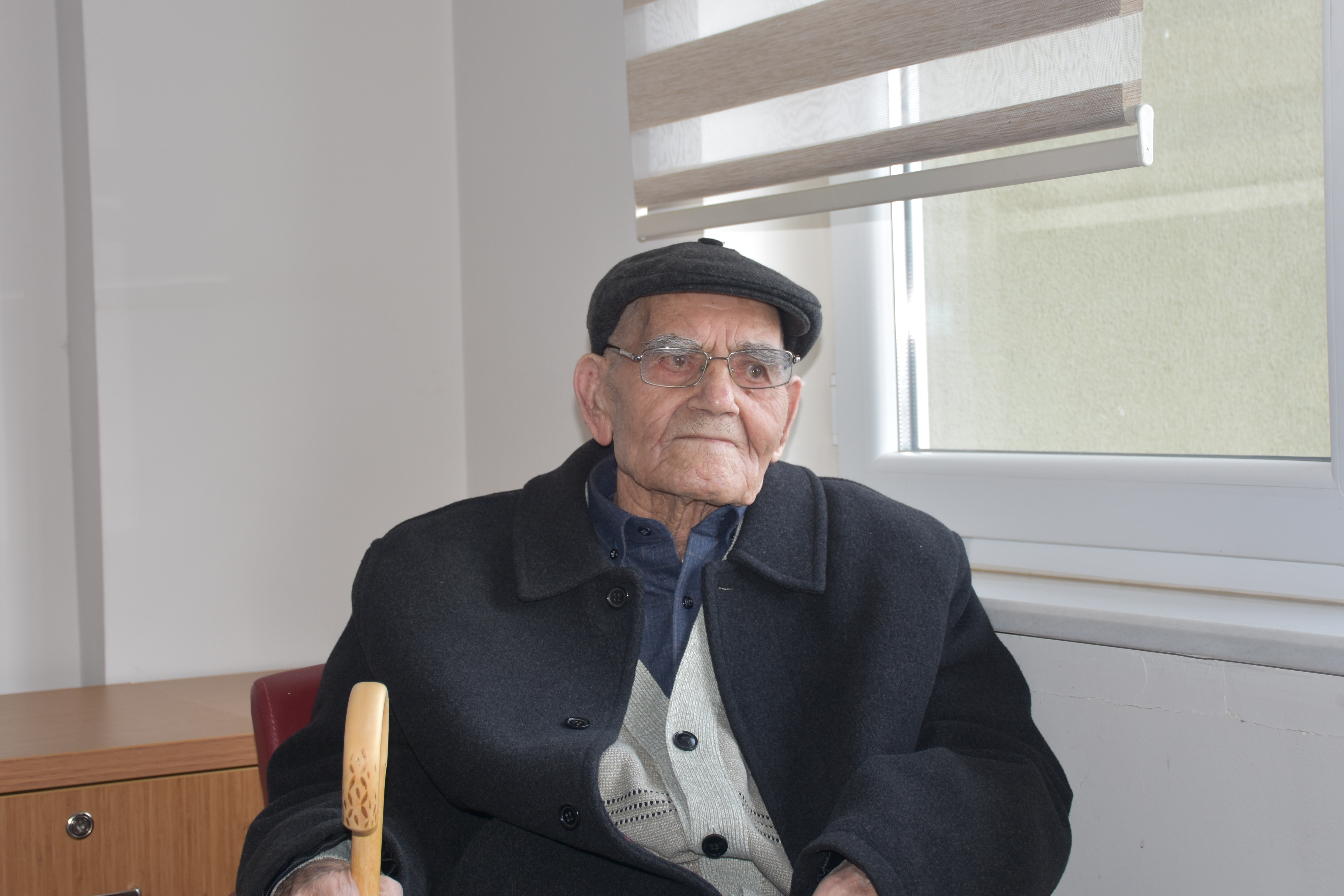 Huzurevinin 67 Yıllık Evli Çifti, Birbirlerine Olan Sevgileriyle Örnek Gösteriliyor