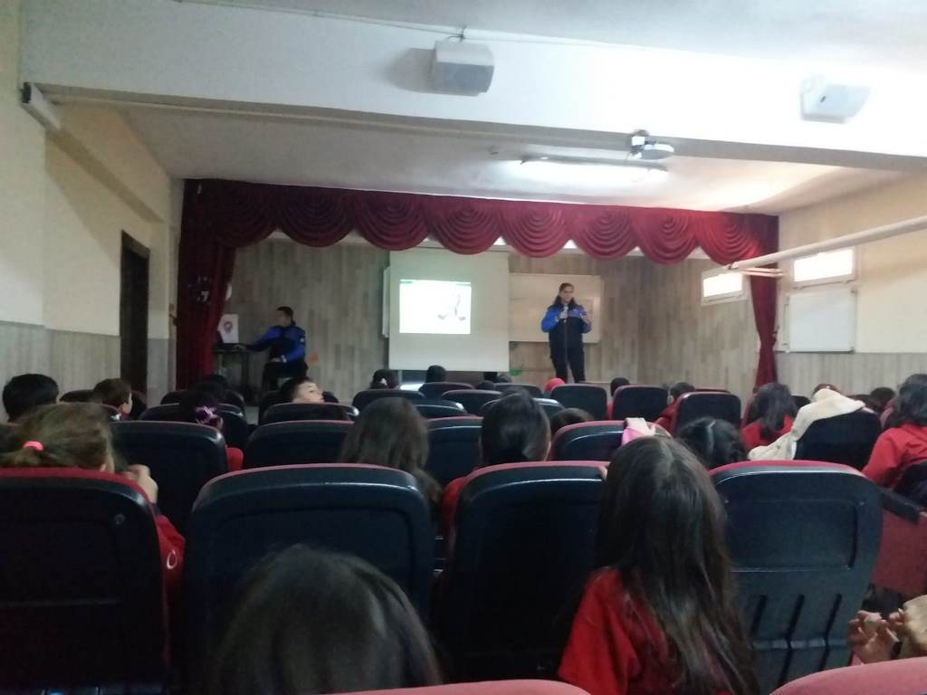  EMNİYET MÜDÜRLÜĞÜ'NDEN ÖĞRENCİLERE GÜVENLİK VE BİLİNÇLENDİRME EĞİTİMİ