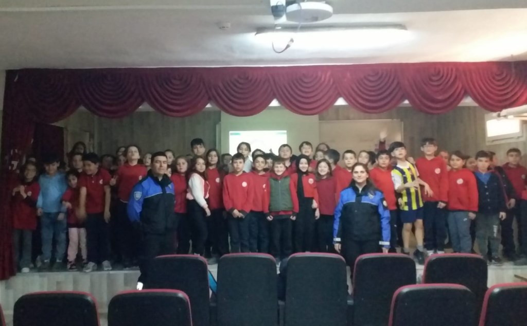  EMNİYET MÜDÜRLÜĞÜ'NDEN ÖĞRENCİLERE GÜVENLİK VE BİLİNÇLENDİRME EĞİTİMİ
