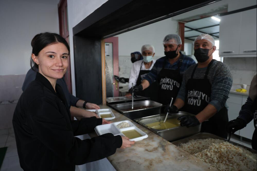 Bu Köyde İftar Vakti Evde Yemek Pişirmek Yasaklandı