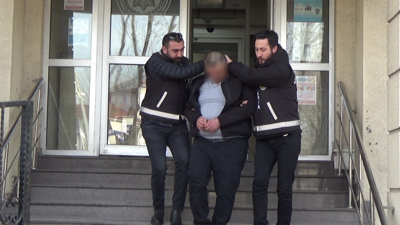 Okul Müdürünü Boğazından Bıçaklayan Bipolar Hastasının Annesi İlk Kez Konuştu