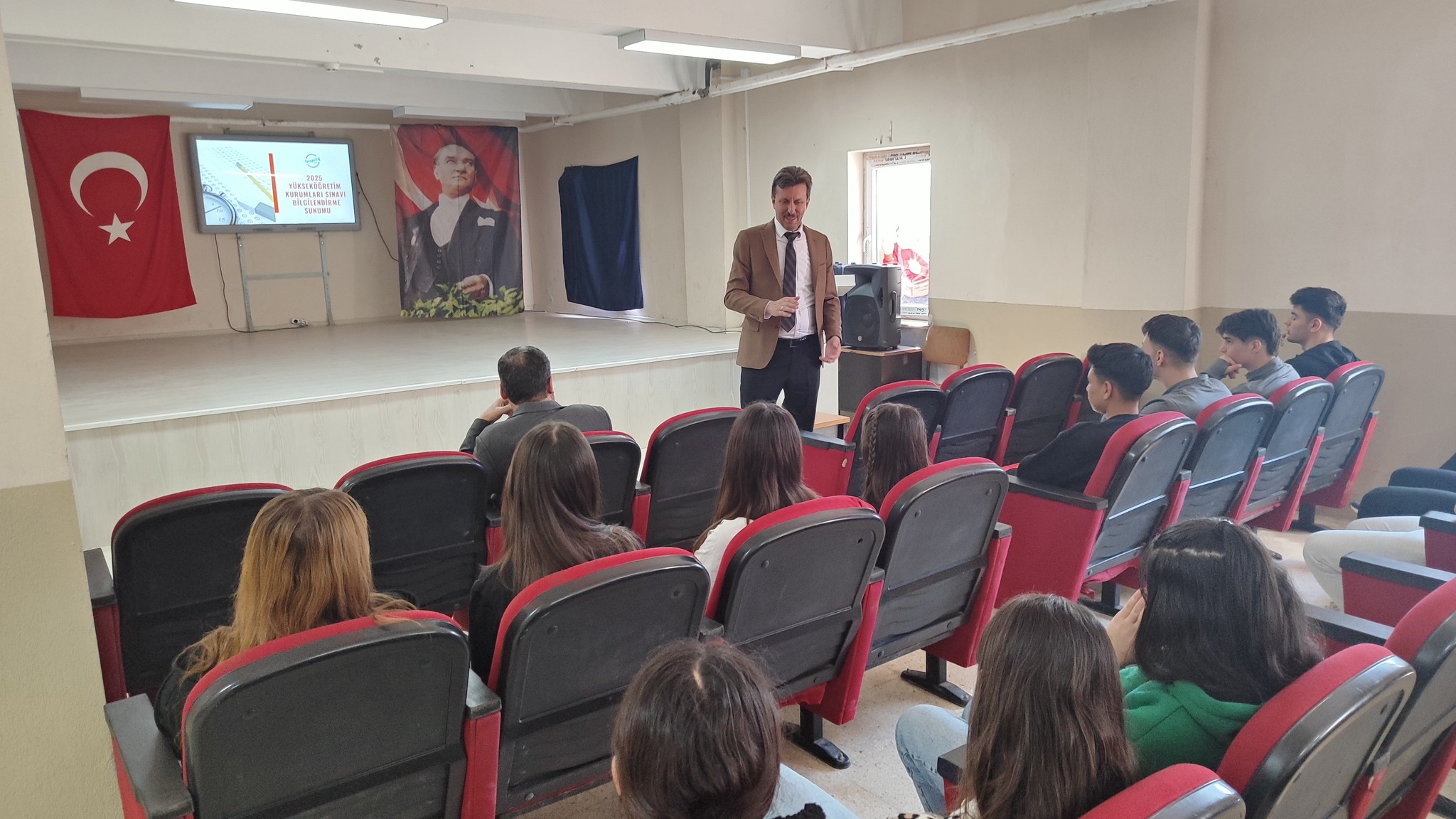 Müdür Filiz, YKS Bilgilendirme Seminerinde Öğrencilerle Buluştu