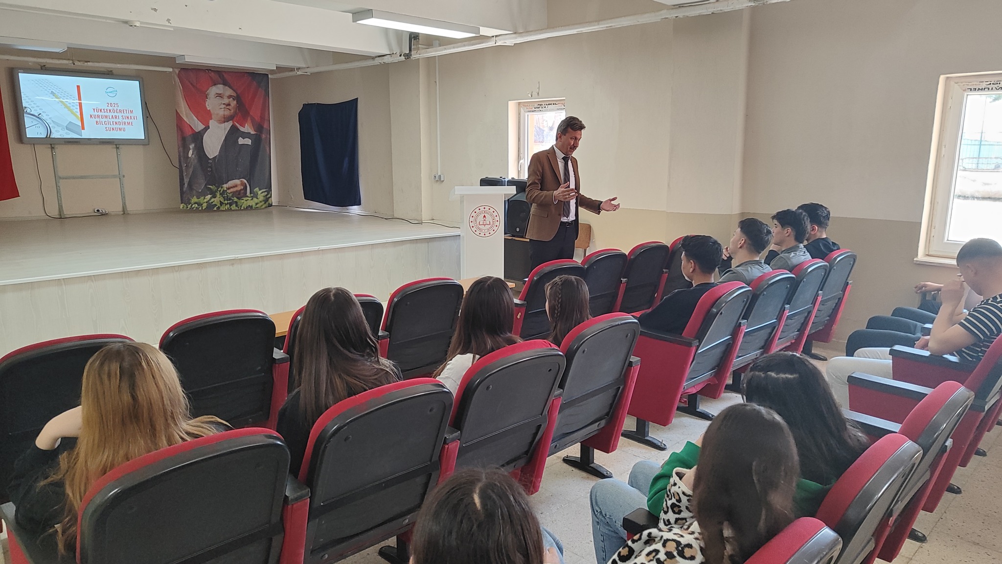 Müdür Filiz, YKS Bilgilendirme Seminerinde Öğrencilerle Buluştu