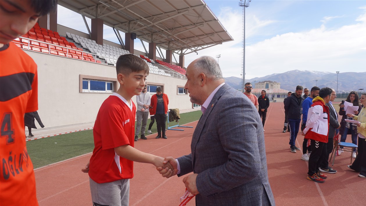Okul Sporları Atletizm Müsabakaları Sona Erdi