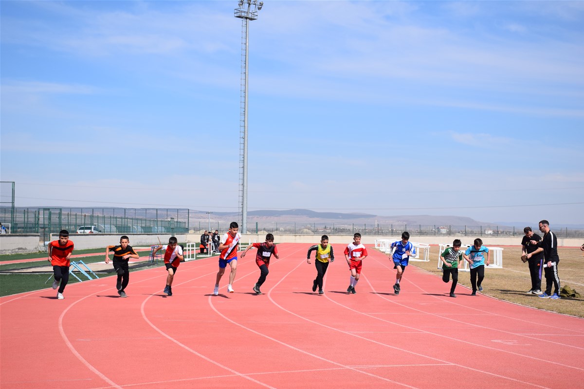 Okul Sporları Atletizm Müsabakaları Sona Erdi