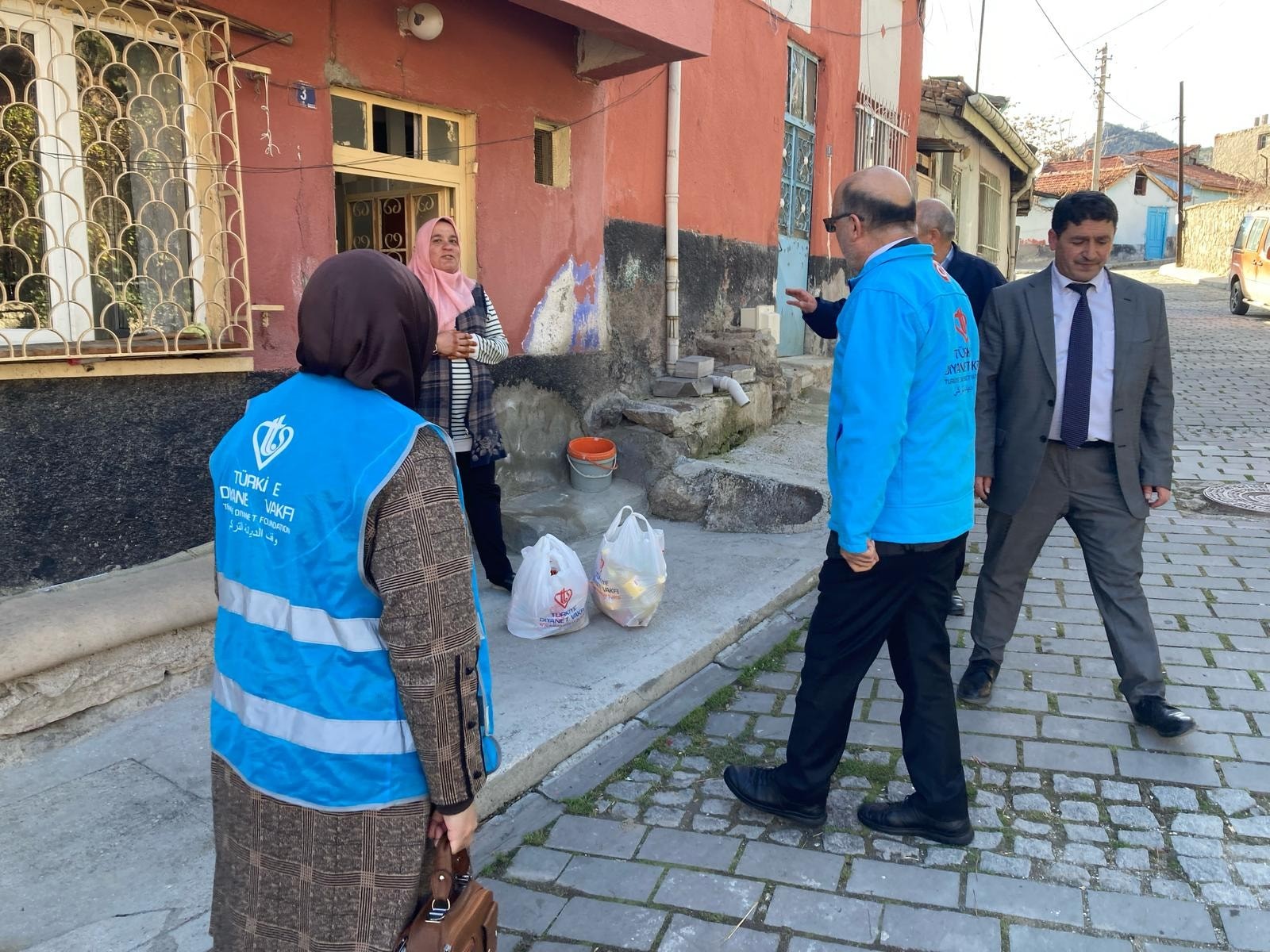 Afyonkarahisar'da İhtiyaç Sahiplerine Ramazan Yardımı