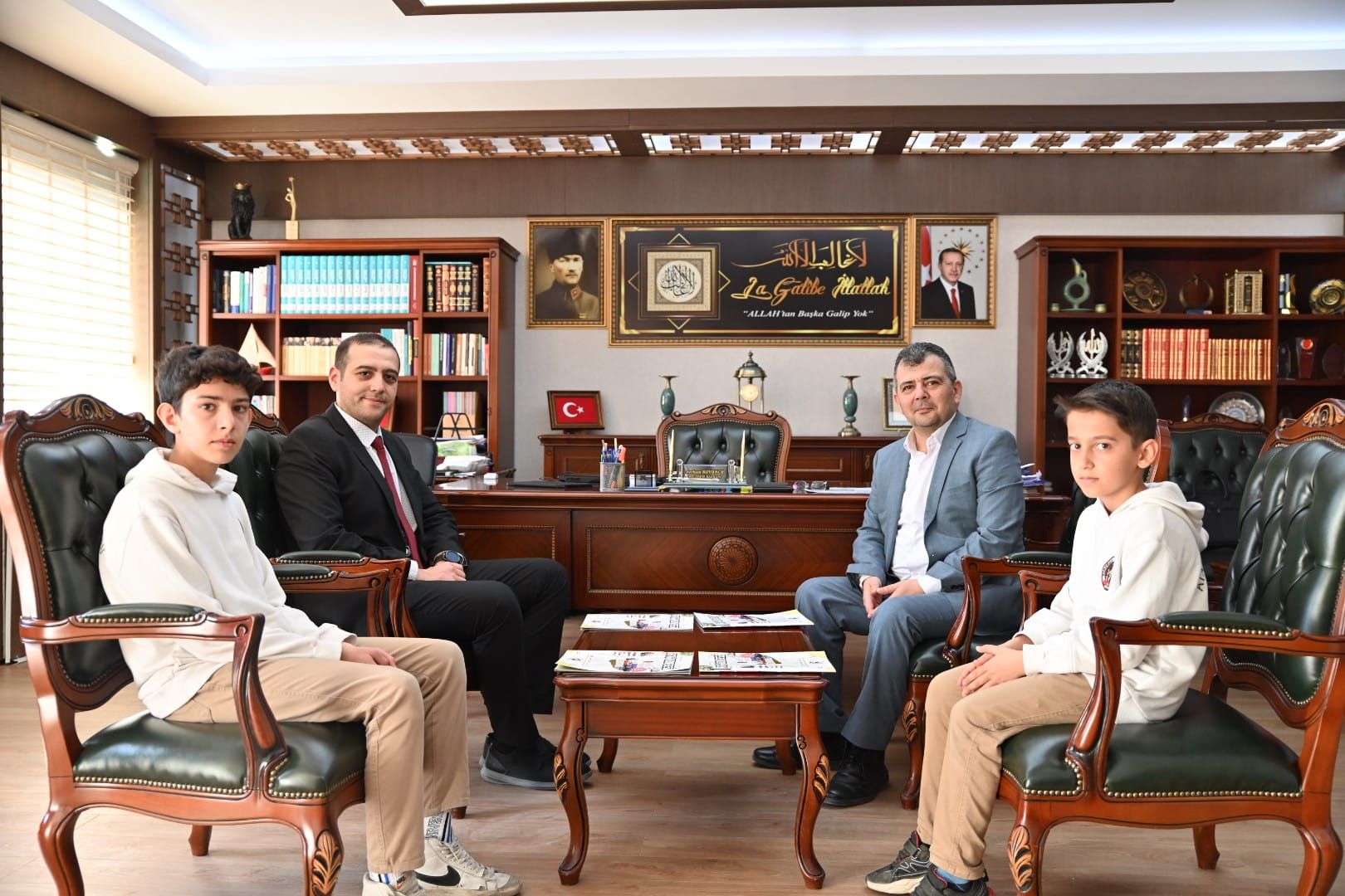 Belediye Başkanı Koyuncu, Atatürk Ortaokulu Öğrencilerini Ağırladı