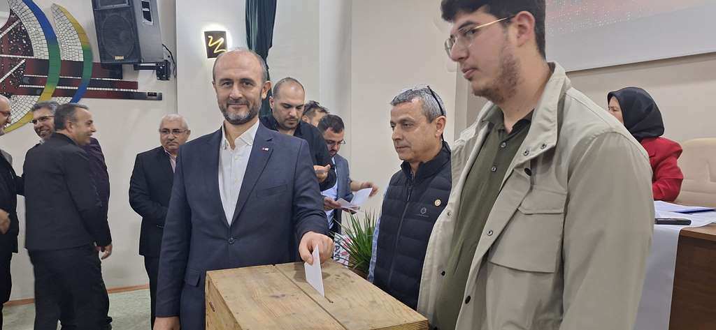 KIZILAY İL MERKEZİ BAŞKANI MEHMET YAKIN GÜVEN TAZELEDİ