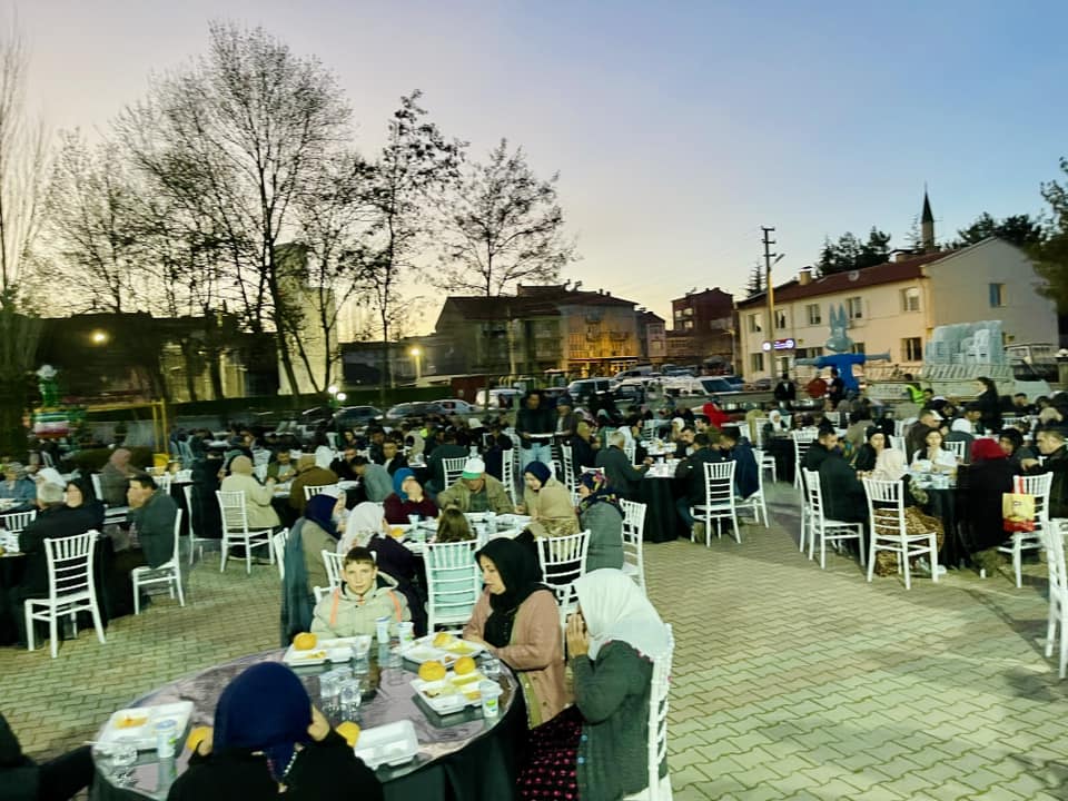 Milletvekili Taytak, Sinanpaşa'da Vatandaşlarla Buluştu