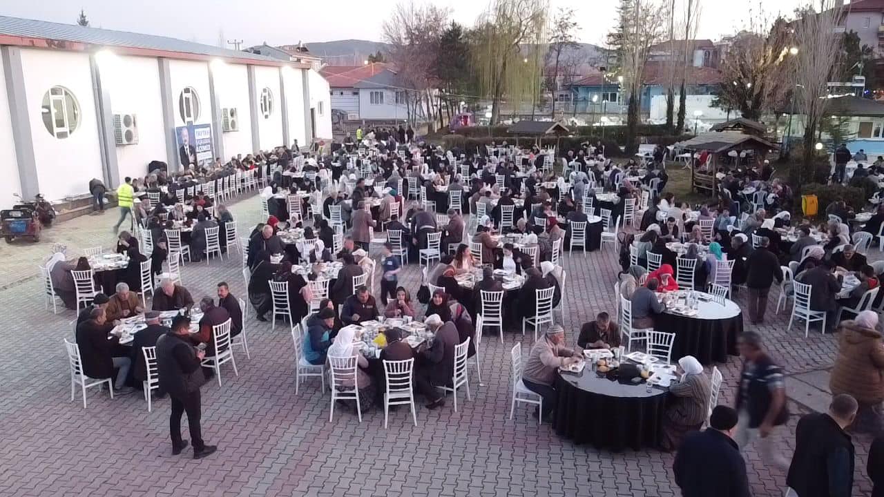 Milletvekili Taytak, Sinanpaşa'da Vatandaşlarla Buluştu