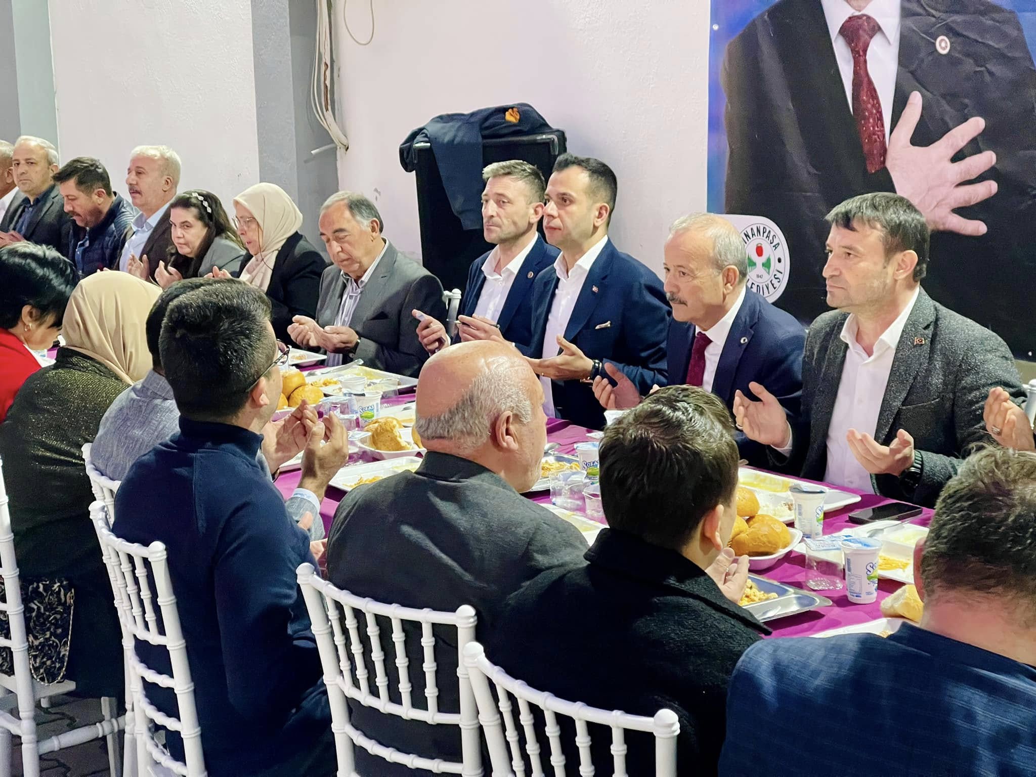 Milletvekili Taytak, Sinanpaşa'da Vatandaşlarla Buluştu