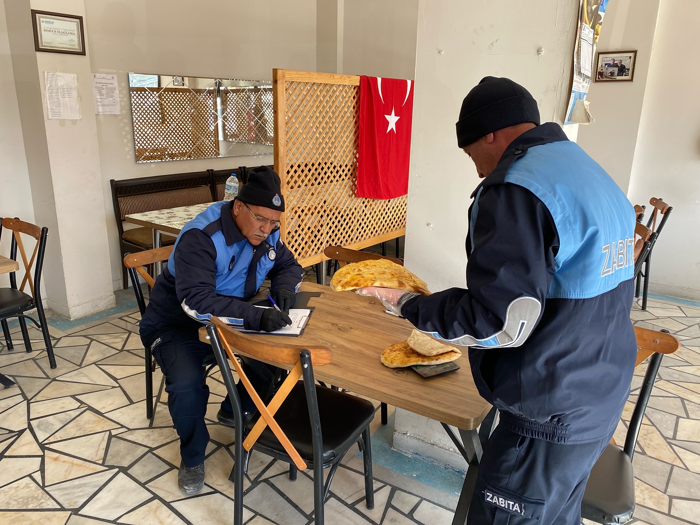 Bolvadin Belediyesi Zabıta Ekiplerinden Ramazan Pidesi Denetimi