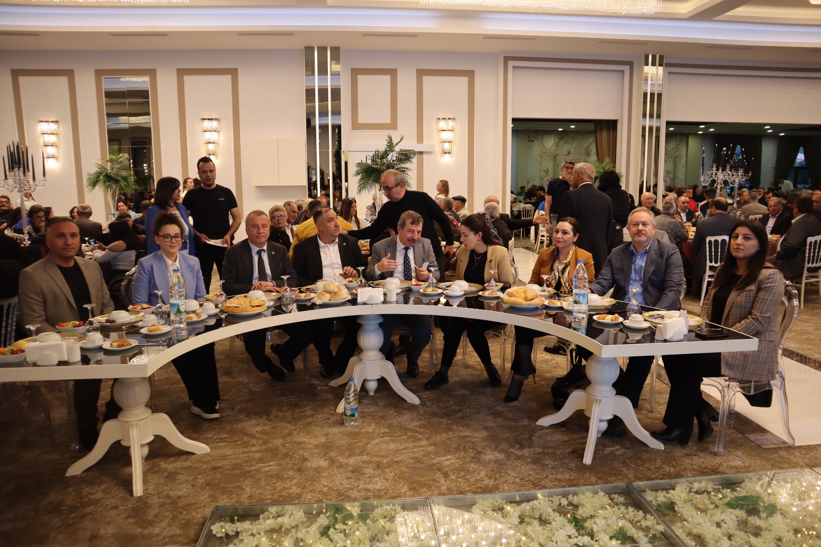 İYİ PARTİ İFTAR PROGRAMINDA BİR ARAYA GELDİ