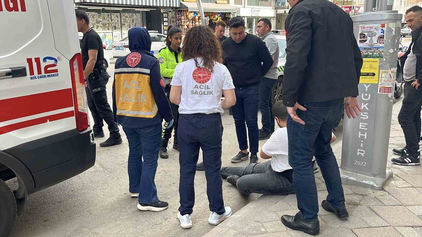 Otomobil ile Çarpışan Motokurye Yaralandı