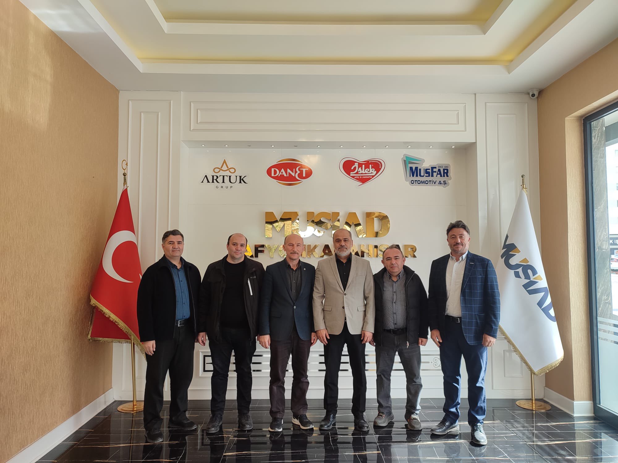 BAŞKAN İŞLEK MİSAFİRLERİNİ AĞIRLADI