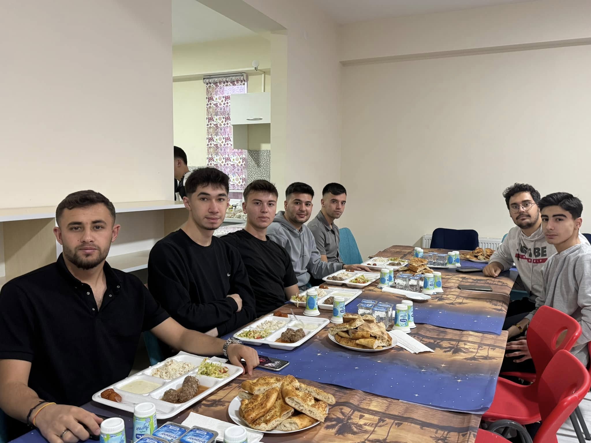 BAŞKAN BODUR GENÇLERLE İFTAR PROGRAMINDA BULUŞTU