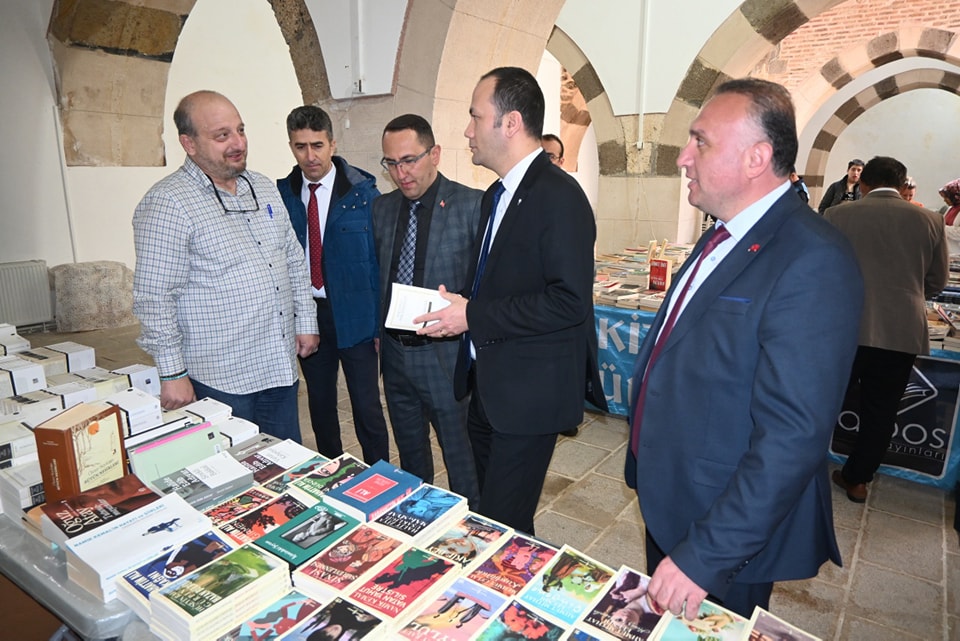 Kaymakam Topuz ve Başkan Kantartopu, Kitap Günleri Etkinliğine Katıldı