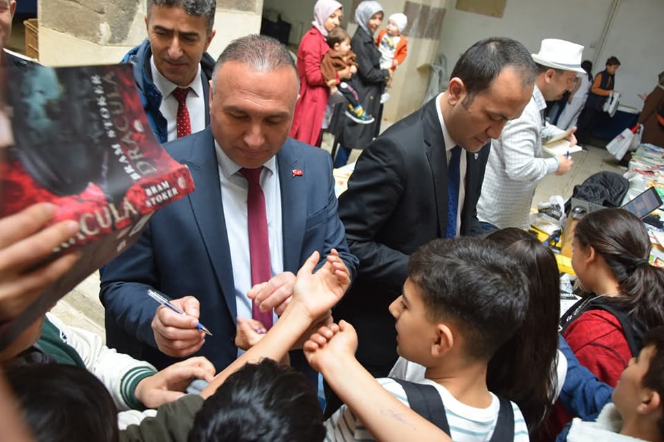 Kaymakam Topuz ve Başkan Kantartopu, Kitap Günleri Etkinliğine Katıldı