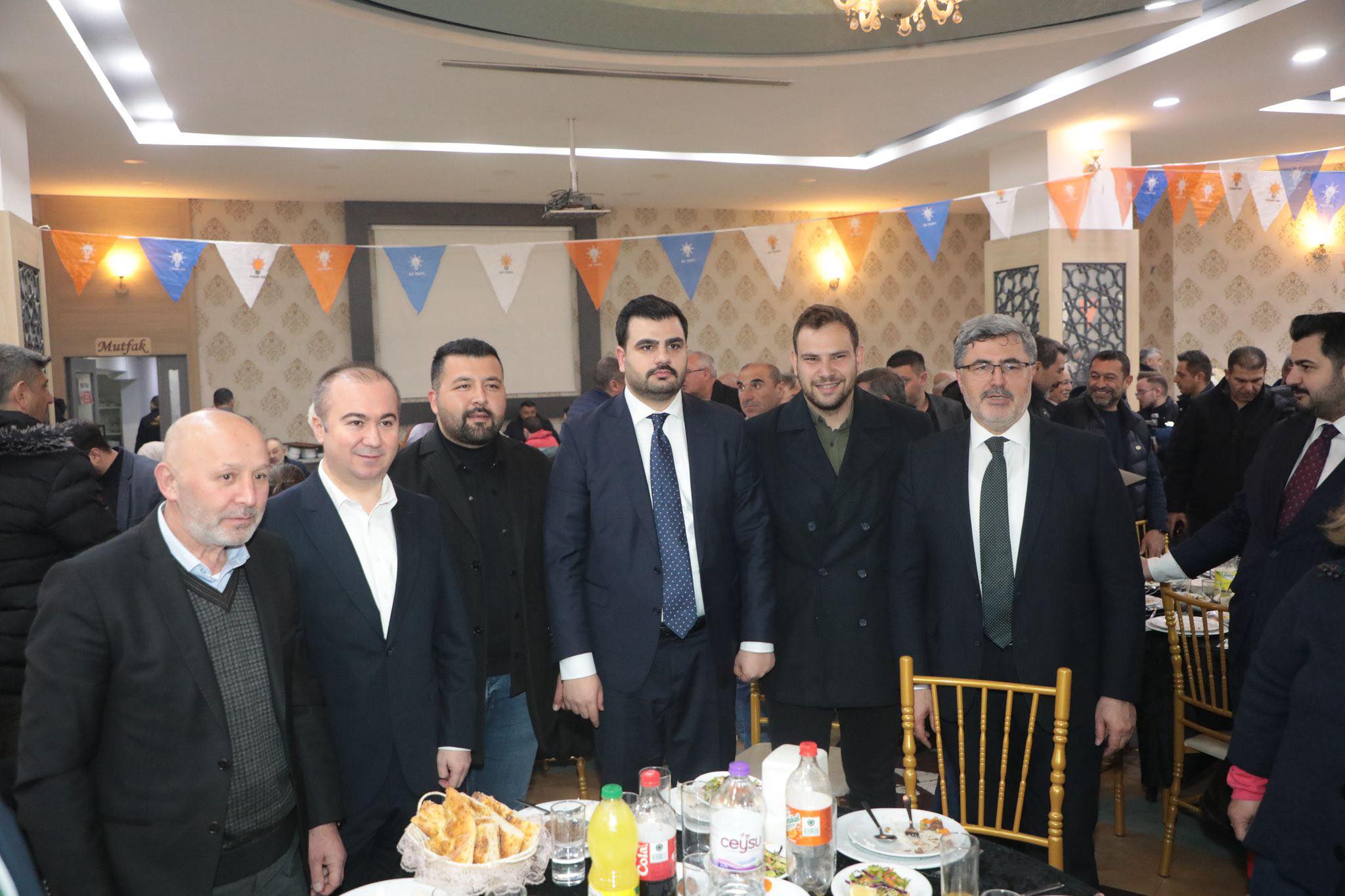 AK PARTİLİ ÖZKAYA  "VEFANIN ADI AK PARTİ"