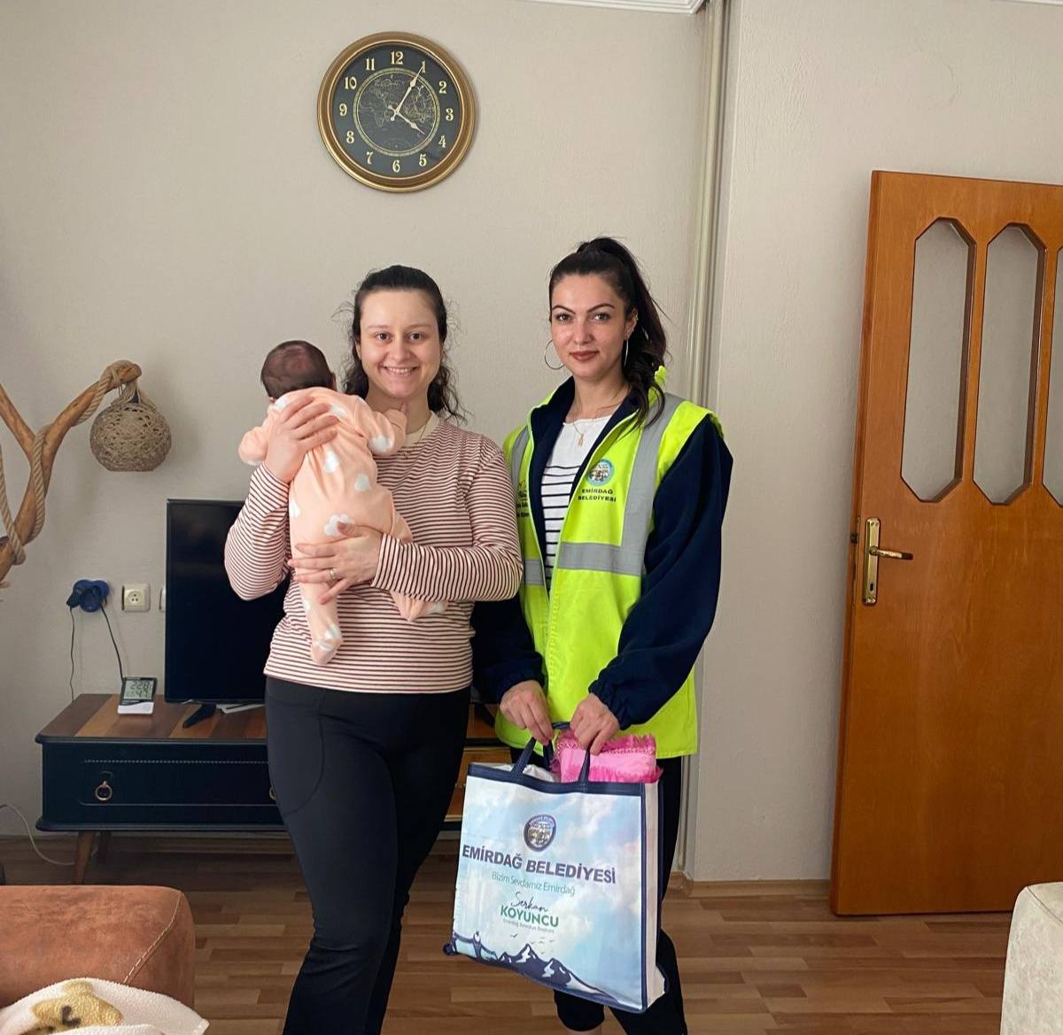 BELEDİYE EKİPLERİ  MUTLULUKLARA ORTAK OLUYOR