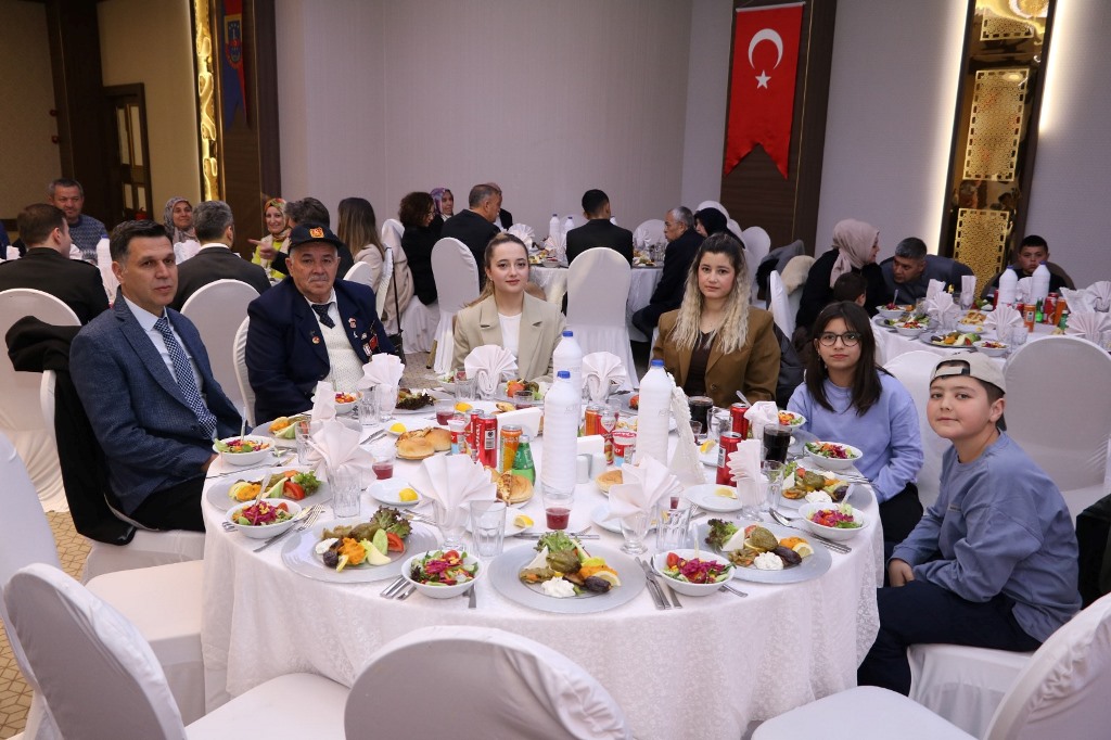 İL JANDARMA KOMUTANLIĞI ŞEHİT AİLELERİ VE GAZİLERLE İFTARDA BULUŞTU
