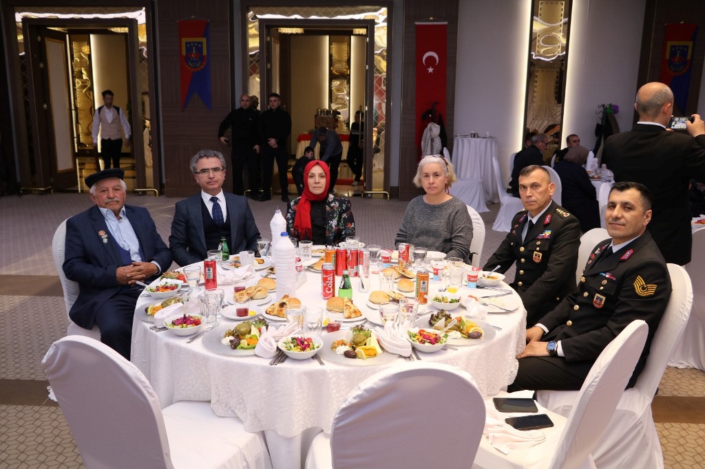 İL JANDARMA KOMUTANLIĞI ŞEHİT AİLELERİ VE GAZİLERLE İFTARDA BULUŞTU