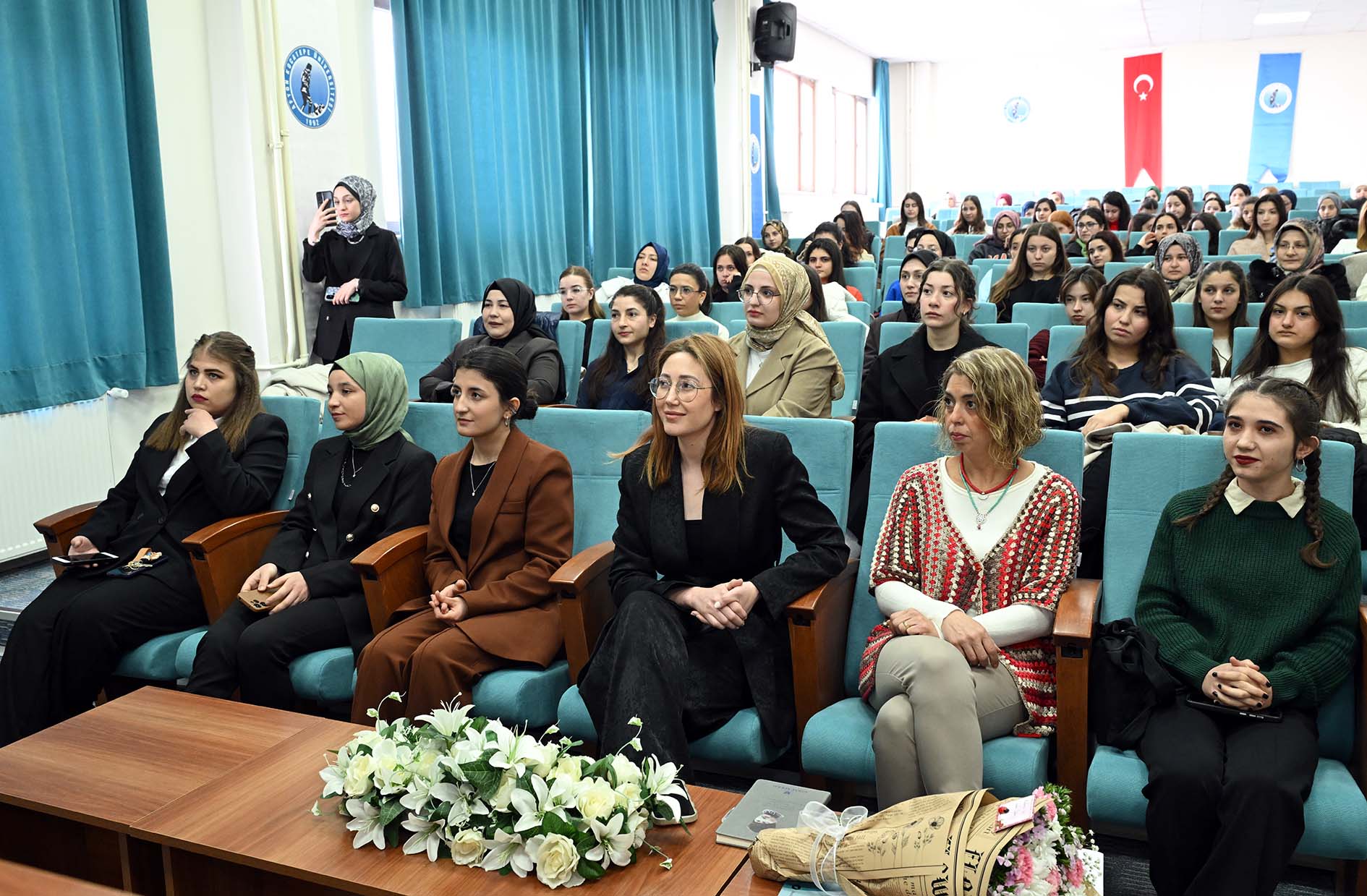 AFYON MYO'DA "OKUL ÖNCESİNDE FARK YARATAN ÖĞRETMENLİK" ANLATILDI