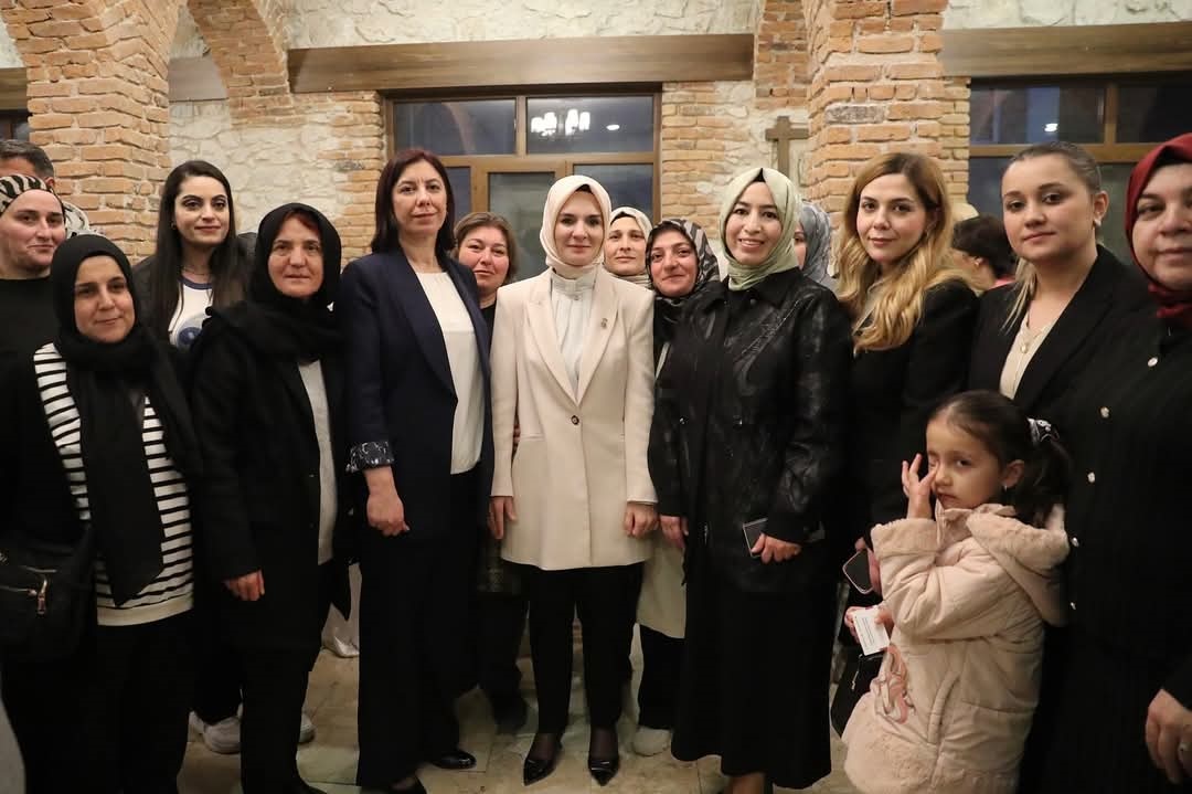 Bakan Göktaş, Emirdağ'da Büyük Aile İftarında Hemşehrileriyle Buluştu